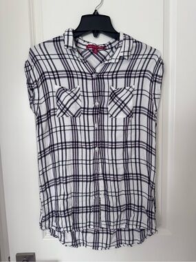 Plaid Button-Up Shirt in White, Black and Pink